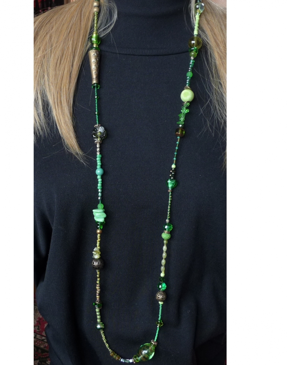 naszyjnik z drobnych szklanych koralików seed beads, kryształków w zielono-starozłotej tonacji. Efektowny i ciekawy, znakomity dla osoby kochającej styl boho
